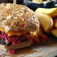 Vegan burger met patatas bravas at Volt in Geel