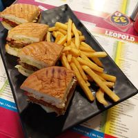 Veg Burger with Potato Chips (470 INR + service + taxes = 543 INR) at Leopold Cafe in Mumbai