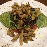 Tasty and fresh salad with Heura chicken at Sa Bodegueta in Mallorca