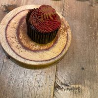 red velvet cupcake  at Honest Greens - Plaça Catalunya in Barcelona