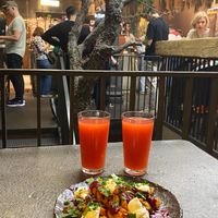 Para partilhar pedimos "Ben's Sweet Potato Fries" (hand cut, served with beet ketchup, alioli plant-based and coriander) (4,90€), estavam SUPER boas! at Honest Greens - Plaça Catalunya in Barcelona