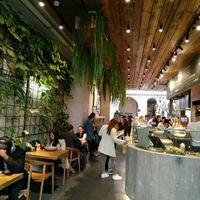 Great atmosphere at Honest Greens - Plaça Catalunya in Barcelona