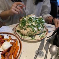cauliflower with tahinisauce at Honest Greens - Plaça Catalunya in Barcelona
