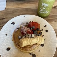 Detox smoothie, vegan protein pancakes, jackfruit pancakes  at Mr NonNo in Rotterdam