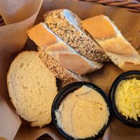 Baguette mit Hummus und veganen Käse at Cafe Del Sol in Castrop-rauxel