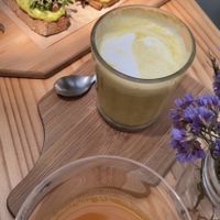 Suco do sol, golden milk e toast de avocado com cogumelo at Purana in Sao Paulo