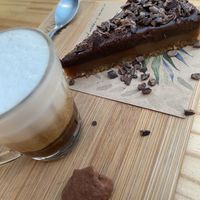 Café machiatto e Torta Chocomylk at Purana in Sao Paulo