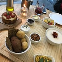 Torta de queijo de painço e tábua de café da manhã  at Purana in Sao Paulo