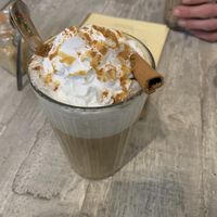 Pumpkin spiced latte with oat milk at Pluk Cats & Coffee in Maastricht