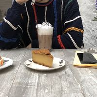 Carrot cake and Christmas biscuit(Spekulatius)cake, cocoa with whip  and mint orange tea✨✨✨ at Pluk Cats & Coffee in Maastricht