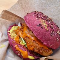 Burger at Gurou Street Food in La Rochelle