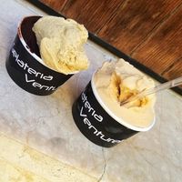 Left: Chocolate & Pistachio / Right: Hazelnut & Pistachio at Gelateria Venturelli in Desenzano Del Garda
