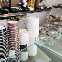 Yes, there is gelato even though it’s hiding under the lids :) at Gelateria Venturelli in Desenzano Del Garda