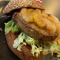 Burger "beond meat" fait maison.  at Twenty Buns in Mons