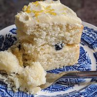 Take away vegan lemon and blueberry cake 🥰 at The Blue Bear in Edinburgh