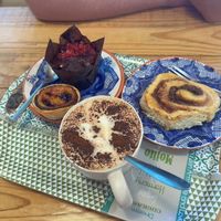 All das für nur 8€ und unglaublich lecker!   at Izzy's Market Vegetarian Boutique in Vila Do Bispo