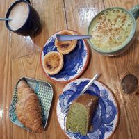 Latte's and desserts at Izzy's Market Vegetarian Boutique in Vila Do Bispo