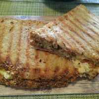 "Tuna" toasties at Izzy's Market Vegetarian Boutique in Vila Do Bispo