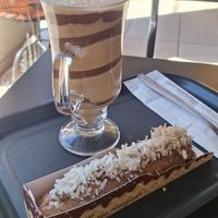 Churros de doce "sem leite" com cobrtura de coco ralado + frapuccino gelado de boinatella at The Boinas in Sao Paulo