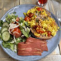 scrambled tofu with vegan bacon at Preps in Maastricht