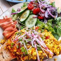 Scrambled tofu and vegan bacon at Preps in Maastricht