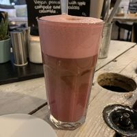 Red Velvet Latte met keuze uit kokosmelk, sojamelk, havermelk en amandelmelk at Preps in Maastricht