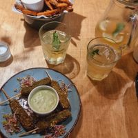 Starter - veggie sticks and sweet potato fries. Lemonade drink at no bones in Krakow