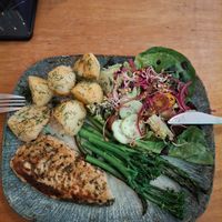 Fabulous food 😋 very accommodating as we wanted something different to what the menu offered and they were more than happy to oblige. Great value for money, definitely recommend at no bones in Krakow