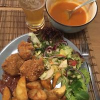 Seitan nuggets, potato wedges & salad / smashing pumpkin soup at no bones in Krakow