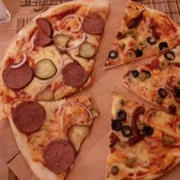 Pizza wiejska and tomatina at no bones in Krakow