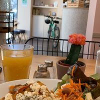 Sweet potato and quinoa bowl at Soeurs in Paris