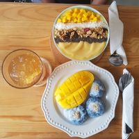 Smoothie bowl + mango sticky rice  at Le Cattitude Cafe in Vientiane