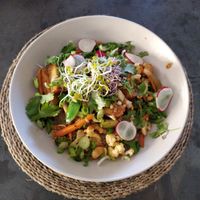 Vegan "chicken" payes wok with cashews at Es Taller in Valldemossa