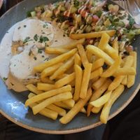 Roastbeef (Seiten) mit Israelischem Salat und Pommes (Saison Karte)   at Kuli Alma in Frankfurt