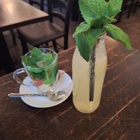 Ingwertee mit Nana-Minze & hausgemachte Limonade at Kuli Alma in Frankfurt