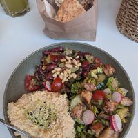 Hummus. Fattoush. Bohnensalat. at Tzatzi in Strasbourg