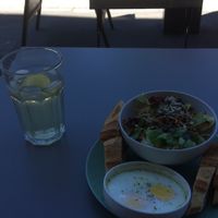 Œuf rôti, salade et thé glacé at Coffee Stub in Strasbourg