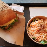 Pink Edgy in Combo mit optionalem Krautsalat at Swing Kitchen - Schwedenplatz in Vienna