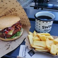 Menü: Burger mit Soja-Patty, Pommes und Getränk at Swing Kitchen - Schwedenplatz in Vienna