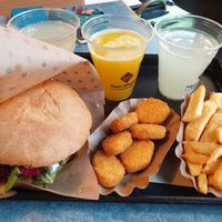 Nuggets and cheeseburger at Swing Kitchen - Schwedenplatz in Vienna