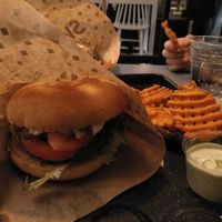 Chili burger and sweet potato fries at Swing Kitchen - Schwedenplatz in Vienna