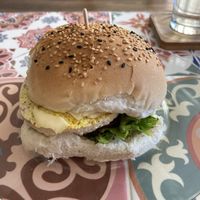 Hamburguesa de tofu 🤤 at Guacamole in Montevideo