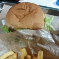 Una hamburgesa impresionante el sabor era igualito al producto no vegano at Guacamole in Montevideo