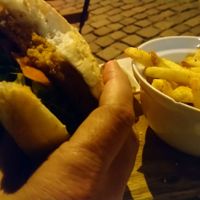 Burger at Mavra Café Design Workshop in Istanbul