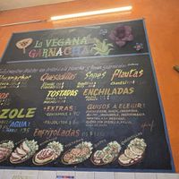 The names underneath the dishes are only to indicate if you want 1 or 3, I didn’t get it at first😄 at La Vegana Garnacha in Guadalajara