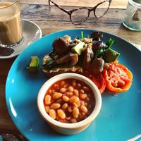 Vegan breakfast at Lion's Den in Haslemere