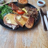 Scottish breakfast, with vegan haggis!!! 🏴󠁧󠁢󠁳󠁣󠁴󠁿 at Chapter One Coffee Shop in Edinburgh