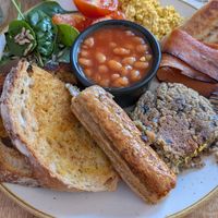 Full breakfast at Chapter One Coffee Shop in Edinburgh