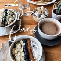 Unser Frühstück vegan in Edinburgh (Chapter One Coffee) at Chapter One Coffee Shop in Edinburgh