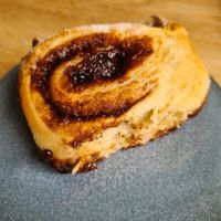 Cinnamon roll at Plenty in The Hague